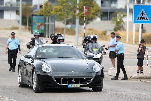 Moment Jose Mourinho Arrived For His Benfica Presentation In A Ferrari With A Police Escort - autojosh