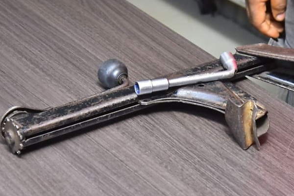 Lagos Police Arrest Leader Of ‘Fake Security Personnel’ That Steals Car Parts Of Exotic Vehicles In Estates - autojosh 
