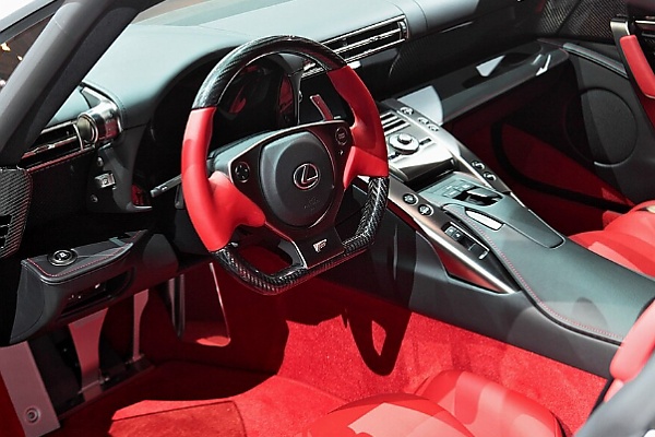 Car Spotter Went Wild After Spotting 1-of-500 Lexus LFA Worth $1 Million On The Nigeria Road - autojosh