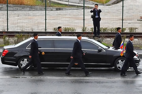 While Putin’s Bodyguards Carries ‘Poop Suitcase’, North Korean President Uses Mercedes With Toilet During Foreign Trips - autojosh 