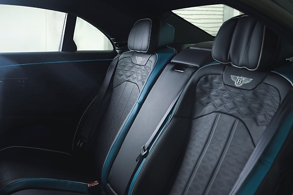 Bentley Flying Spur’s New Fading ‘Ombre by Mulliner’ Paint Cost $68,000 - Takes 60 Hours To Apply - autojosh 