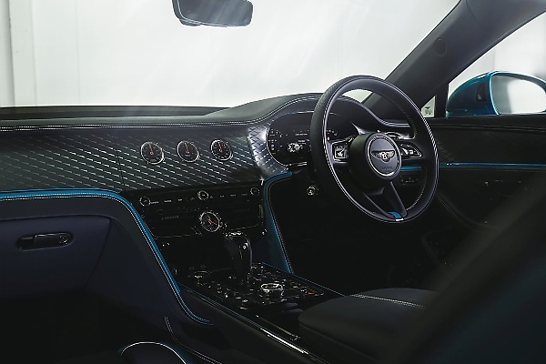 Bentley Flying Spur’s New Fading ‘Ombre by Mulliner’ Paint Cost $68,000 - Takes 60 Hours To Apply - autojosh 