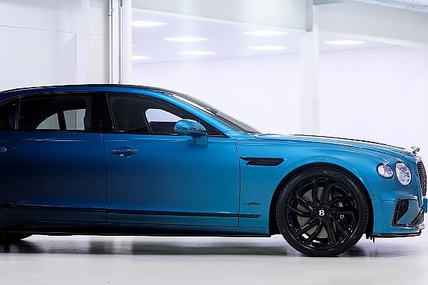 Bentley Flying Spur’s New Fading ‘Ombre by Mulliner’ Paint Cost $68,000 - Takes 60 Hours To Apply - autojosh 