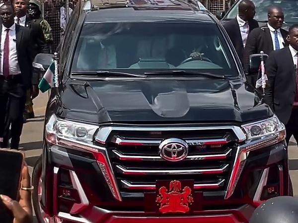 Moment Tinubu Arrived For The Coronation Of 44th Olubadan In Armored Toyota Land Cruiser 300 Series - autojosh
