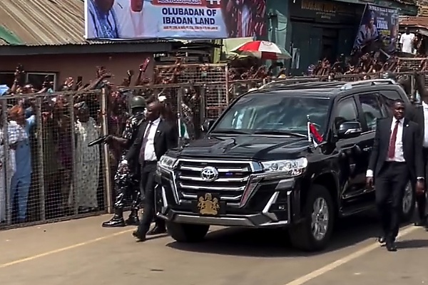Moment Tinubu Arrived For The Coronation Of 44th Olubadan In Armored Toyota Land Cruiser 300 Series - autojosh 