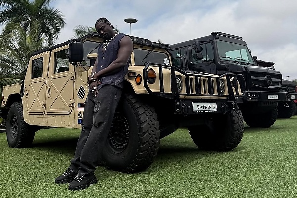 “I Finally Took Pictures With My Dream Car” - VeryDarkMan Poses With Military-grade Hummer H1 - autojosh 