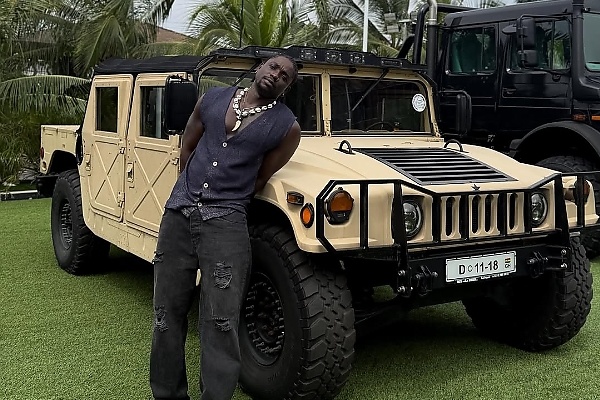 “I Finally Took Pictures With My Dream Car” - VeryDarkMan Poses With Military-grade Hummer H1 - autojosh 