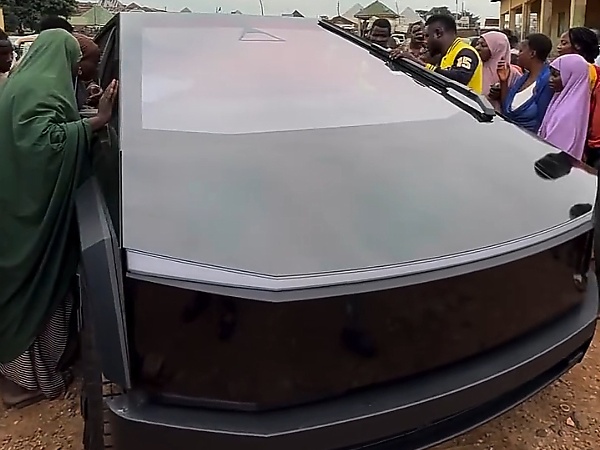 VeryDarkMan Pulls A Large Crowd After Turning Up At A Ghetto In Abuja In Tesla Cybertruck - autojosh