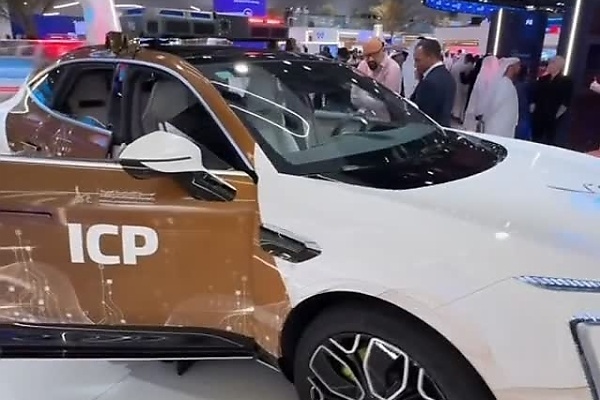 UAE Customs Unveils ‘Smart Inspection Vehicle’ That Can Spot Visa And Residency Violators - autojosh