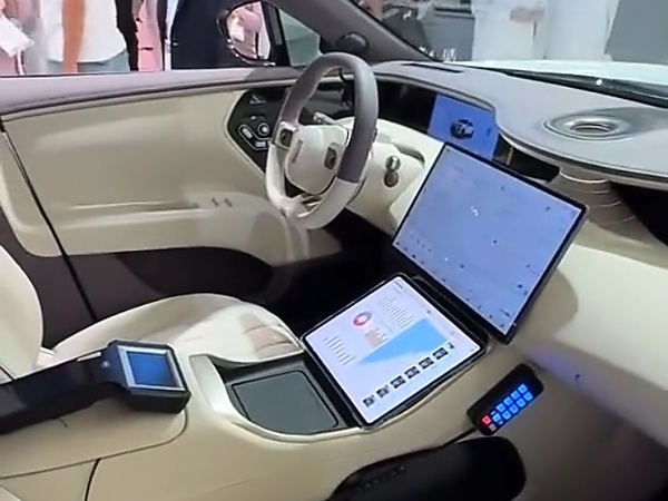 UAE Customs Unveils ‘Smart Inspection Vehicle’ That Can Spot Visa And Residency Violators - autojosh