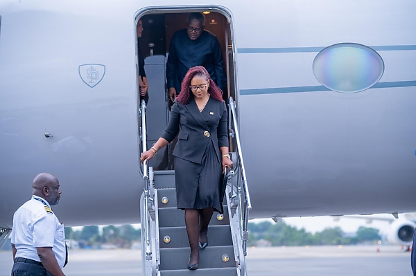 Dangote Chauffeured In Mercedes-Maybach GLS 600 Luxury SUV During His Trip To Zimbabwe - autojosh