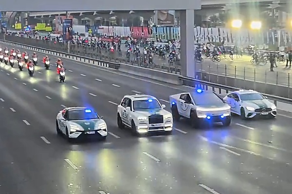 Dubai Police Rolls-Royce Cullinan And Tesla Cybertruck Escorts Cyclists During Dubai Ride 2025 - autojosh