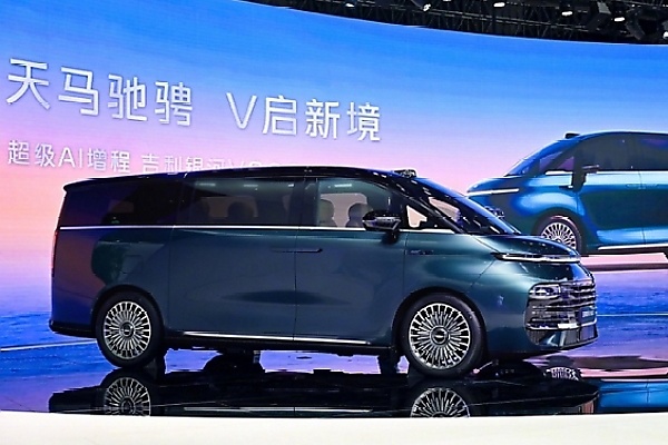 42 People Crammed Into Geely Galaxy V900 Minivan, Sets New Guinness World Record - autojosh