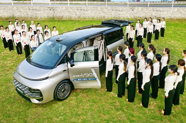 42 People Crammed Into Geely Galaxy V900 Minivan, Sets New Guinness World Record - autojosh