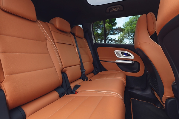 Mercedes-Benz Shows The Interior Of All-new GLB During Cold-weather Testing Ahead Of Dec 8 Reveal - autojosh 