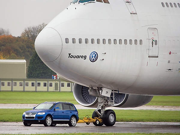 VW Touareg’s Records, From Pulling Boeing 747 To Driving Itself For 6 Hours Without Human Intervention - autojosh