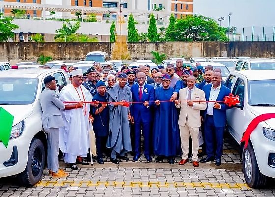 Insecurity : Sanwo-Olu Hands Over 100 Patrol Vehicles To Security Agencies To Fortify Lagos - autojosh
