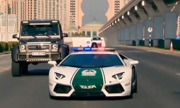 When Dubai Police Lamborghini Aventador Pulled Over Never-been-seen 6-wheeled Mercedes Truck - autojosh