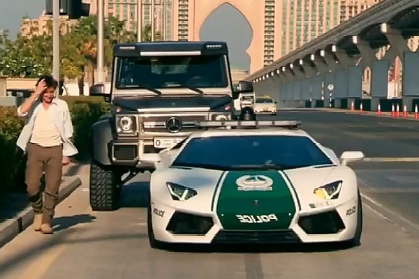 When Dubai Police Lamborghini Aventador Pulled Over Never-been-seen 6-wheeled Mercedes Truck - autojosh 