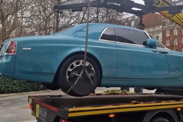Saudi-registered Rolls-Royce Phantom Coupe Towed In ‘Supercar Illegal Parking Crackdown’ In London - autojosh