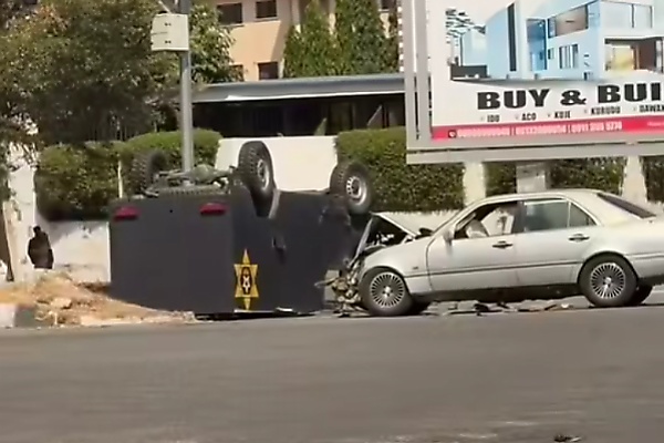 No Cash Spilled On The Highway As Armored Bullion Van Overturns In Lagos In Crash With Mercedes C-Class - autojosh 