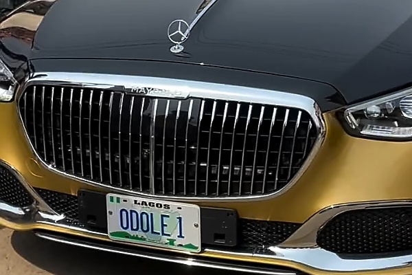 Moment Chief Adebutu ‘Baba Ijebu’ Arrived In Style At The Palace Of Oba Of Lagos In Mercedes-Maybach S-Class - autojosh