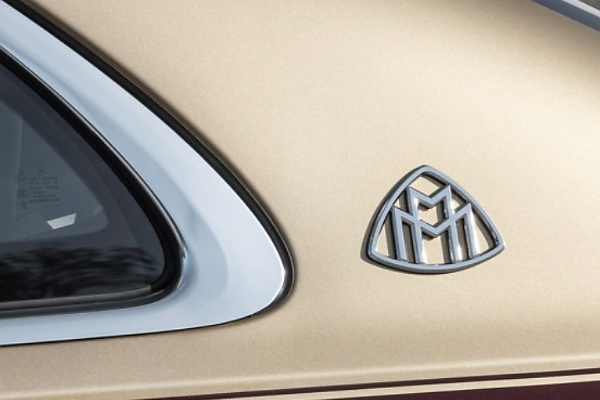 Moment Chief Adebutu ‘Baba Ijebu’ Arrived In Style At The Palace Of Oba Of Lagos In Mercedes-Maybach S-Class - autojosh 