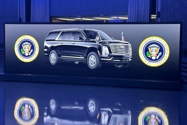 Donald Trump’s Brand New Stretched Armored Cadillac Escalade Steals The Spotlight In Switzerland - autojosh