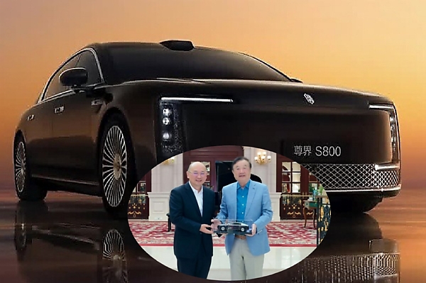 JAC Chairman Present Maextro S800 Model To Huawei CEO To Celebrate Success Of Their ‘Maybach Rival’ In China - autojosh