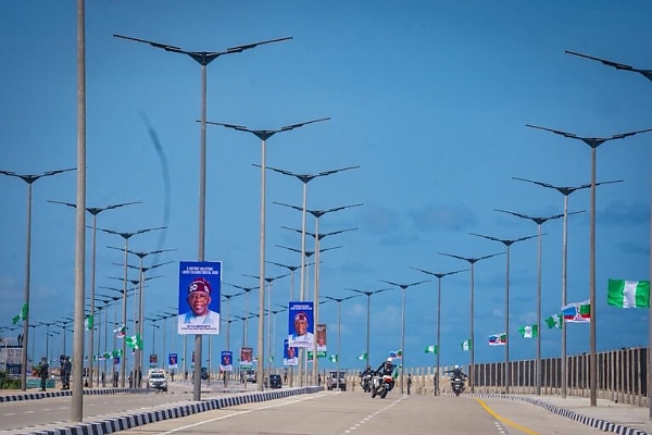 Speeding S-Class Knocks Down A Worker As FG Threatens Closure Of Coastal Highway Over Traffic Offences - autojosh