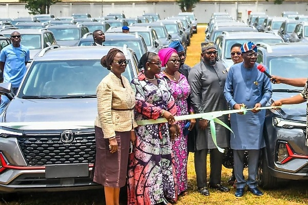 Sanwo-Olu Presents Changan CS35 Plus SUVs To Lagos State Public Service Directors To Boost Their Morale - autojosh