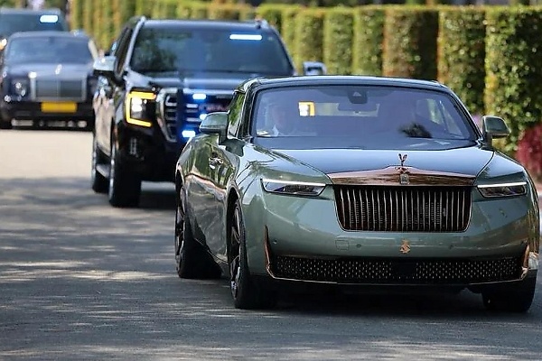 One-of-just-4 In The World : King Of Malaysia Pulls Up To An Event In $30M Rolls-Royce Arcadia Droptail - autojosh