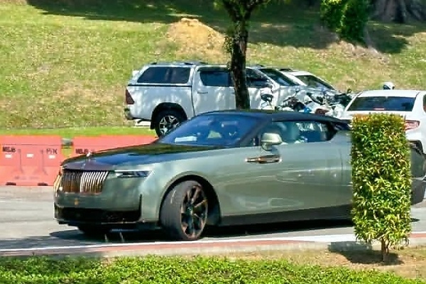 One-of-just-4 In The World : King Of Malaysia Pulls Up To An Event In $30M Rolls-Royce Arcadia Droptail - autojosh