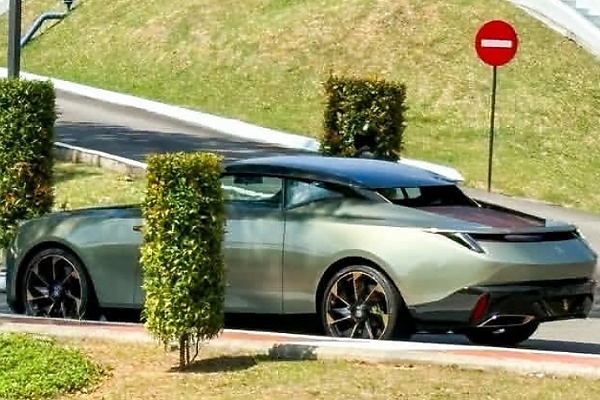 One-of-just-4 In The World : King Of Malaysia Pulls Up To An Event In $30M Rolls-Royce Arcadia Droptail - autojosh