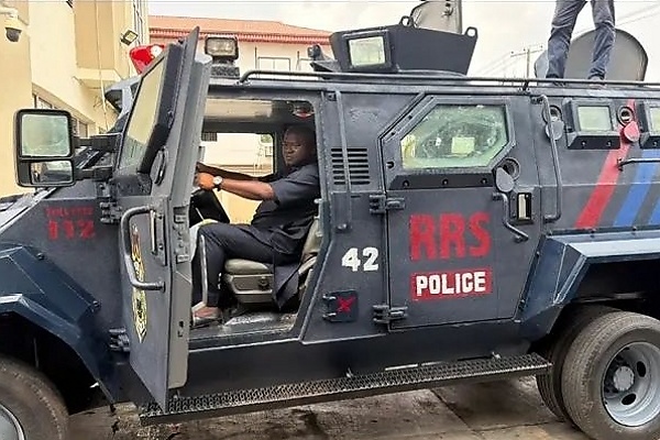 Photo News : LSSTF Boss Inspects A Refurbished Armored Personnel Carrier (APC) To Ensure Its Readiness For Full Operation - autojosh 