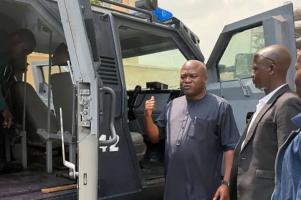 Photo News : LSSTF Boss Inspects A Refurbished Armored Personnel Carrier (APC) To Ensure Its Readiness For Full Operation - autojosh 