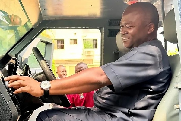 Photo News : LSSTF Boss Inspects A Refurbished Armored Personnel Carrier (APC) To Ensure Its Readiness For Full Operation - autojosh 