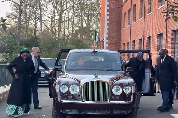 Tinubu Chauffeured In King Charles’ Customized Bentley State Limousine Worth N18 Billion - autojosh