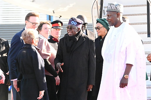 Tinubu Chauffeured In King Charles’ Customized Bentley State Limousine Worth N18 Billion - autojosh