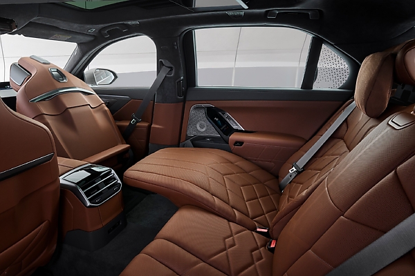 Updated 2027 BMW 7 Series Gets New Exterior Design, Neue Klasse-ed Interior Retains 31-inch Theatre Screen - autojosh 