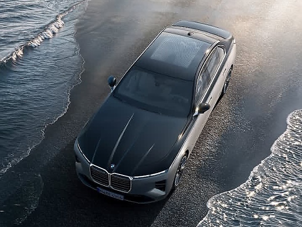 Updated 2027 BMW 7 Series Gets New Exterior Design, Neue Klasse-ed Interior Retains 31-inch Theatre Screen - autojosh 