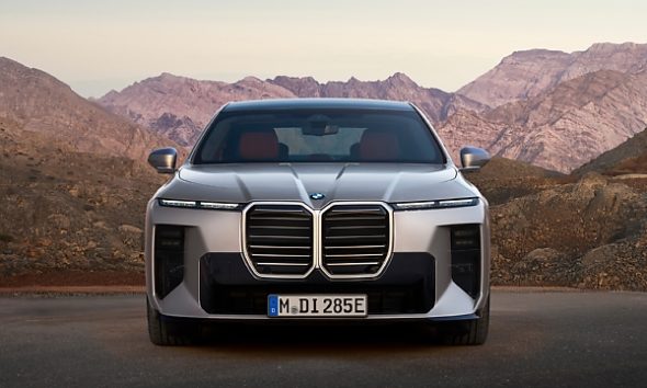 Updated 2027 BMW 7 Series Gets New Exterior Design, Neue Klasse-ed Interior Retains 31-inch Theatre Screen - autojosh