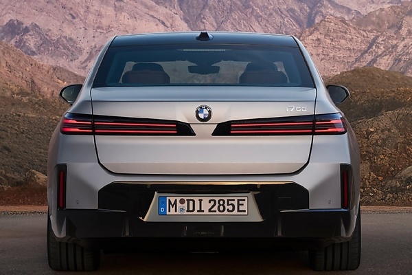 How The Refreshed 2027 BMW 7 Series Compares To The Updated 2027 Mercedes-Benz S-Class - autojosh
