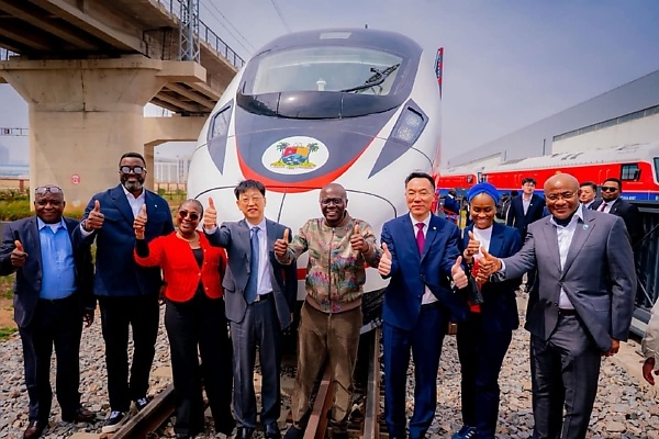 Sanwo-Olu Receives New 24-Car Trains To Boosts Operations Of Lagos Red Line Train Services - autojosh