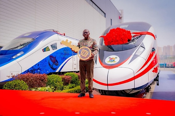 Sanwo-Olu Receives New 24-Car Trains To Boosts Operations Of Lagos Red Line Train Services - autojosh