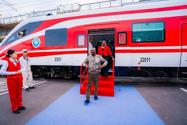 Sanwo-Olu Receives New 24-Car Trains To Boosts Operations Of Lagos Red Line Train Services - autojosh