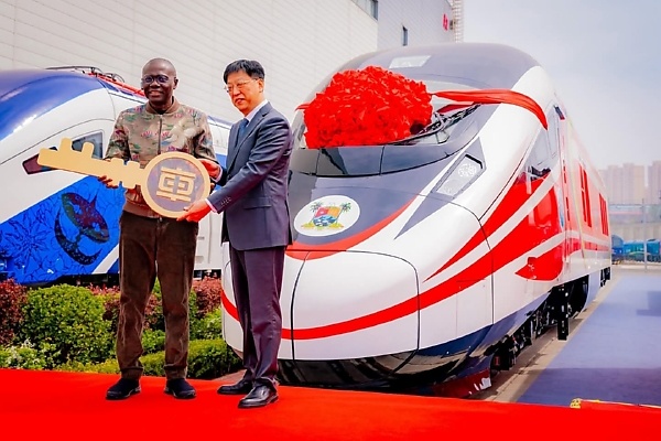 Sanwo-Olu Receives New 24-Car Trains To Boosts Operations Of Lagos Red Line Train Services - autojosh