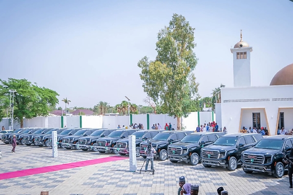 Bauchi State Governor Distributes 186 Vehicles To Newly Created Emirates, Chiefdoms And District Heads - autojosh 