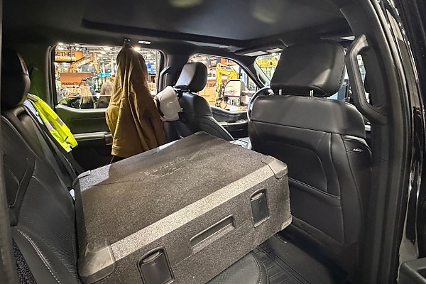 Caterpillar’s First-ever Pickup Blends Heavy-duty Truck Capability With CAT’s Latest Jobsite Tech - autojosh