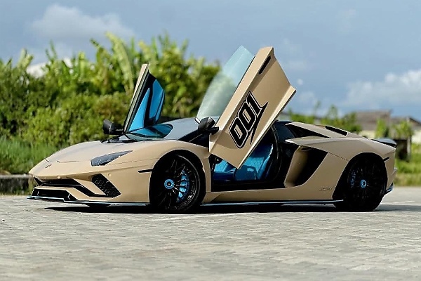 Davido’s Lamborghini Aventador Gets New Wrap With Customized “001” Decal, “Omo Baba Olowo” Painting - autojosh